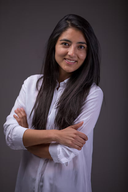 files/retrato-joven-mexicana_79390-494_1.avif